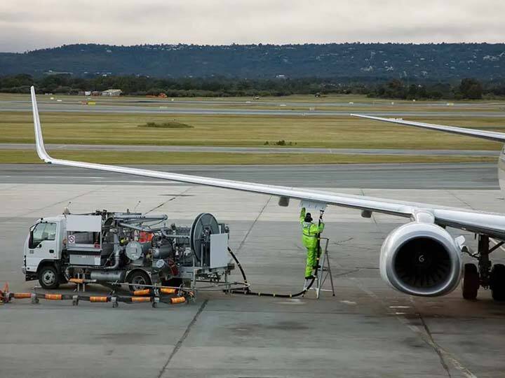 what is jet fuel, why aviation fuel is cheaper than petrol Jet Fuel : पेट्रोलपेक्षा विमानाचे इंधन खूप स्वस्त? जाणून घेऊया जेट इंधन काय आहे?