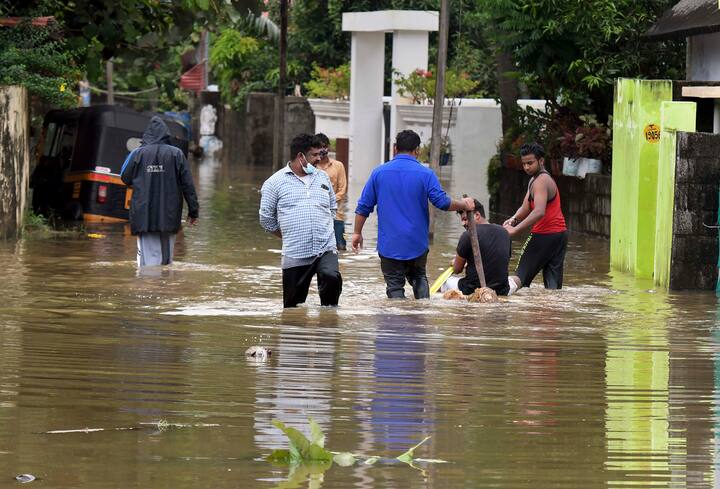 প্রবল বর্ষণে বিপর্যস্ত কেরল। শেষ খবর পাওয়া পর্যন্ত অন্তত ৩১ জনের মৃত্যু হয়েছে। সবচেয়ে বেশি মৃত্যু কোট্টায়াম ও ইদুক্কি জেলায়।