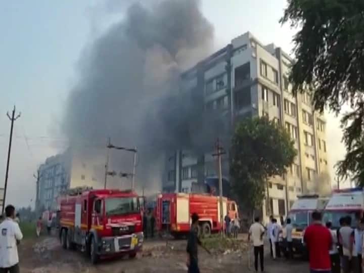 Surat fire: Huge blaze breaks out in packaging factory in Vareli Kadodara 2 dead 125 people rescued Surat Factory Fire : सुरतमध्ये कारखान्याला भीषण आग; दोघांचा मृत्यू, 125 जणांची सुखरुप सुटका