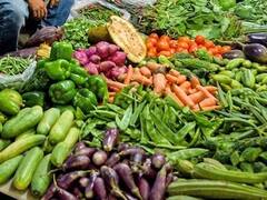 Vegetable Price Hike: বৃষ্টিতে পচে যাচ্ছে সবজি, প্রত্যক্ষ প্রভাব পড়ছে বাজারে, হাত পুড়ছে মধ্যবিত্তের