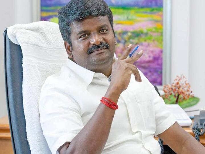 DVAC raids on premises own by  Former Tamil Nadu Health Minister C Vijayabaskar பொது நிதியை தவறாகப் பயன்படுத்தி ரூ.27 கோடி வரை சொத்து சேர்ப்பு: விஜயபாஸ்கர் மீது அடுக்கடுக்கான குற்றச்சாட்டு!
