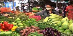 Vegetable Price Hike: বৃষ্টিতে পচে যাচ্ছে সবজি, প্রত্যক্ষ প্রভাব পড়ছে বাজারে, হাত পুড়ছে মধ্যবিত্তের