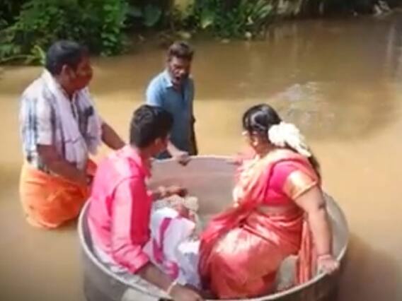 Kerala Marriage: కేరళలో క్రేజీ వివాహం.. వానలు , వరదలను లెక్కచేయకుండా..