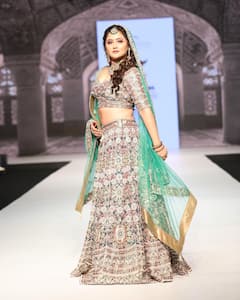 Rashami Desai Looks Ethereal As She Walks The Ramp, Devoleena & Other TV Celebs Call Her 'Param Sundari'