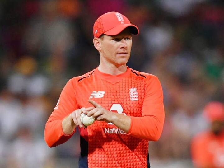 इयोन मोर्गन (Eoin Morgan)- लिमिटेड ओवर क्रिकेट में इंग्लैंड टीम के नए अवतार का श्रेय मोर्गन को जाता है. 2019 में मोर्गन की कप्तानी में टीम ने वनडे वर्ल्ड कप अपने नाम किया था. मोर्गन ने 64 टी20 इंटरनेशनल में टीम की कप्तानी की है. जिनमें से उन्होंने 37 मैचों में इंग्लैंड को जीत दिलाई है, जबकि 24 मैचों में टीम को हार का सामना करना पड़ा है. 60.31 के जीत प्रतिशत के साथ मोर्गन, टीम इंडिया के पूर्व कप्तान एमएस धोनी के बाद दूसरे सबसे सफल कप्तान हैं.