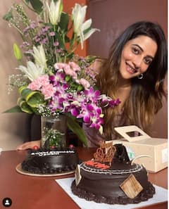 বন্ধু ও পরিবারের সঙ্গে 'বার্থডে সেলিব্রেশন' অভিনেত্রী উষসী রায়ের