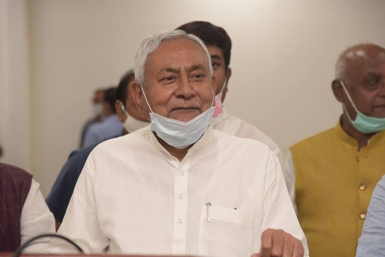 Bihar CM Nitish Kumar on Biharis Killing in Kashmir it is not normal there is something wrong ann Bihari Migrant Workers Killing: बिहारियों की हत्या पर बोले CM नीतीश- घर में घुसकर मारना सामान्य नहीं, कुछ गड़बड़ी तो है, एक्शन होना चाहिए