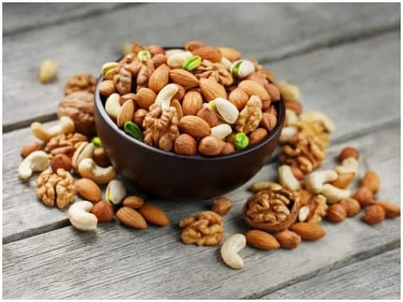 Weight Loss Tips: वजन कम करने की सोच रहे हैं? तो ड्राइ फ्रूट्स खाते समय न करें ये गलती, बढ़ सकता है वजन Weight Loss Tips: वजन कम करने की सोच रहे हैं? तो ड्राइ फ्रूट्स खाते समय न करें ये गलती, बढ़ सकता है वजन