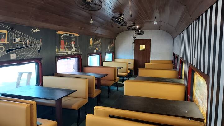 अगदी ट्रेनमध्ये बसून तुम्हाला थाटा माटात जेवता येणारेय... कसं असणारेय... मिल ऑन व्हिल पाहुयात...