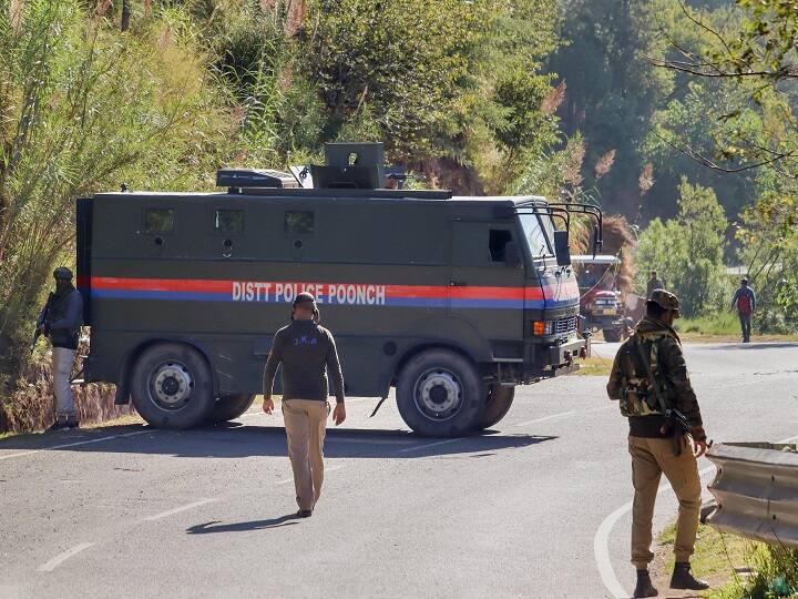 Explained, Kashmir Valley bleeds due to target killing of innocents, politics is fierce over the death of laborers Explained: बेगुनाहों की 'टार्गेट किलिंग' से लहूलुहान हुई कश्मीर घाटी, मजदूरों की मौत पर जमकर हो रही सियासत 