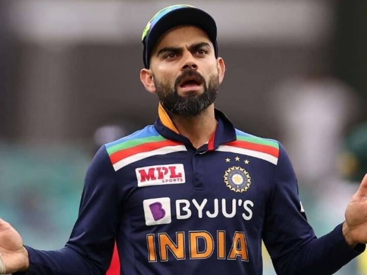 विराट कोहली (Virat Kohli)- टीम इंडिया के कप्तान विराट कोहली ने टी20 वर्ल्ड कप के बाद कप्तानी छोड़ने का ऐलान किया है. कोहली के नाम 89 टी20 इंटरनेशनल में 52.65 की औसत से 3159 रन दर्ज हैं. कोहली ने 45 टी20 मैचों में टीम की कप्तानी की है. उनकी अगुवाई में टीम को 27 मैचों में जीत जबकि 14 मैचों में हार का सामना करना पड़ा है. टी20 में कोहली के पास बतौर कप्तान 65.11 का शानदार जीत प्रतिशत है. टी20 वर्ल्ड कप में बतौर बल्लेबाज कोहली के अब तक के प्रदर्शन की बात करें तो टीम इंडिया के कप्तान 777 रनों के साथ ओवरऑल लिस्ट में फिलहाल चौथे स्थान पर हैं और इस साल नंबर वन पोजिशन हासिल कर सकते हैं.