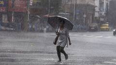 Weather Update: কলকাতায় কমলা সতর্কতা জারি, সব জেলায় ভারী বৃষ্টির সম্ভাবনা | Bangla News