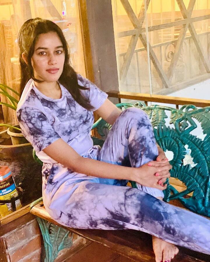 மேகத்தில் மின்னல் போலவே பாதைக்கு பாதம் போலவே