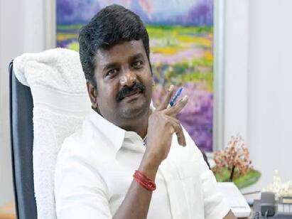 Details of Ex-AIADMK minister Vijaya Baskars home raid DVAC Raid: தங்கம் மட்டுமே 4.8 கிலோ.. 136 கனரக வாகனம்.. விஜயபாஸ்கர் வீட்டு ரெய்டில் சிக்கியவற்றின் லிஸ்ட்.!