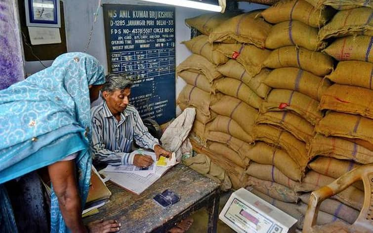 Dealers Association's letter to Food Minister demanding 'ration at shops', not 'ration at door' ‘দুয়ারে রেশন’ নয়, ‘দোকানে রেশন’-এর দাবি জানিয়ে খাদ্যমন্ত্রীকে চিঠি ডিলার্স অ্যাসোসিয়েশনের