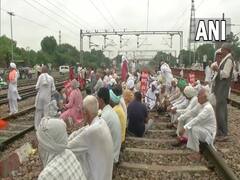 Farmers Rail Roko Andolan: पंजाब, राजस्थान, बिहार, कर्नाटक में किसानों ने रेलवे स्टेशन पर रोकी ट्रेनें, यात्रियों को उठानी पड़ रही परेशानी