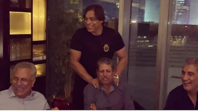 T20 World Cup Shoaib Akhtar Shares Pics With Sunil Gavaskar, Kapil Dev Ahead of the tournament T20 World Cup 2021: ‘সেরাদের সঙ্গে কিছুটা সময়’, টি ২০ বিশ্বকাপের আগে গাওস্কর ও কপিল দেবের সঙ্গে ছবি শেয়ার শোয়েবের