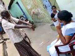 ’எனக்கு தடுப்பூசி போட்டாதான் நீங்க போக முடியும்’-செவிலியர்கள் முன் டான்ஸ் ஆடி வாக்குவாதம் செய்த குடிமகன்