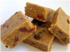 Dhanteras 2021: इस धनतेरस पर मां लक्ष्मी को लगाएं खोए की बर्फी का भोग, जानें बनाने की विधि