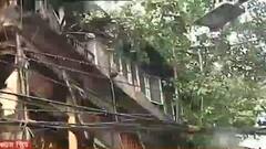 Building Collapsed: বড়বাজারে কটন স্ট্রিটে ভেঙে পড়ল বিপজ্জনক ৫ তলা বাড়ির একাংশ | Bangla News