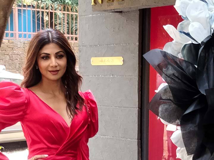 राज कुंद्राच्या पोर्नोग्राफी प्रकरणानंतर शिल्पा शेट्टी आज पहिल्यांदाच सार्वजनिक कार्यक्रमात दिसून आली आहे.