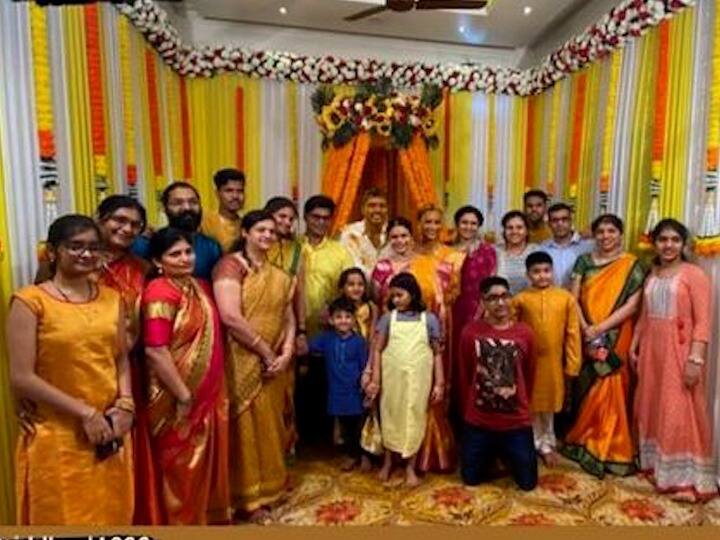 सुयशने शेअर केलेल्या फोटोत घरचे, मोजके नातेवाईक आणि मित्रमंडळी दिसून येत आहेत.