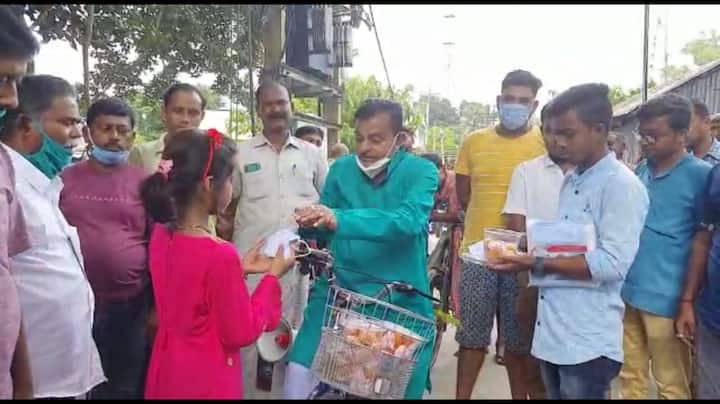 তবে শুধু শুকনো মুখেই শুভেচ্ছা নয়। মিষ্টিমুখও সঙ্গী হচ্ছে পূর্বস্থলী দক্ষিণ বিধানসভার বাসিন্দাদের।