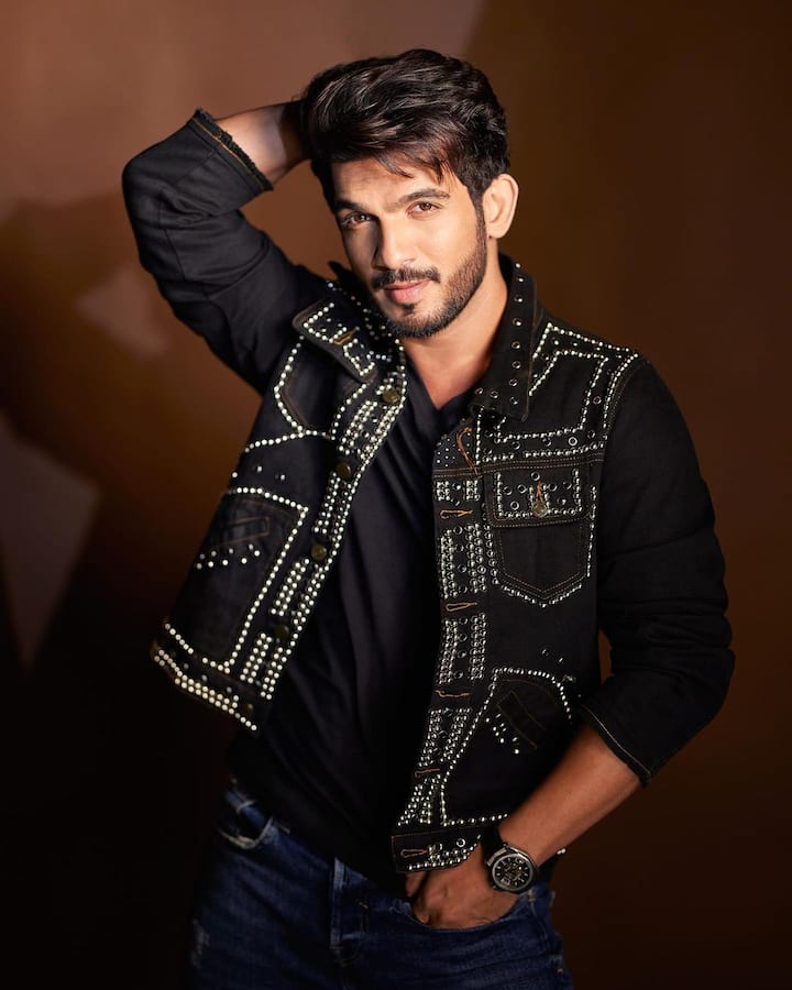 खतरों के खिलाड़ी 11 के विनर रहे अर्जुन बिजलानी टीवी इंडस्ट्री का बड़ा नाम हैं, एक्टिंग के अलावा उनकी एक Liquor Shop भी है.