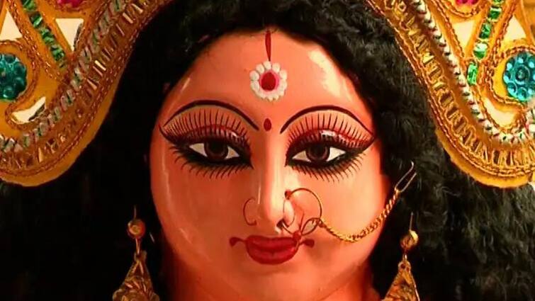 Lakshmi Puja 2021: Kojagari Lakshmi Puja Date, auspicious time and significance Lakshmi Puja 2021: বাড়িতে নিজেই করুন লক্ষ্মীর আরাধনা, জেনে নিন পুজোর ধ্যান-স্তব-প্রণাম ও পুষ্পাঞ্জলি মন্ত্র