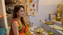 Lakshmi Puja 2021: তনুশ্রী চক্রবর্তীর বাড়িতে কোজাগরী লক্ষ্মীপুজো, দেবীকে দেওয়া হয় ইলিশ ভোগ | Bangla News