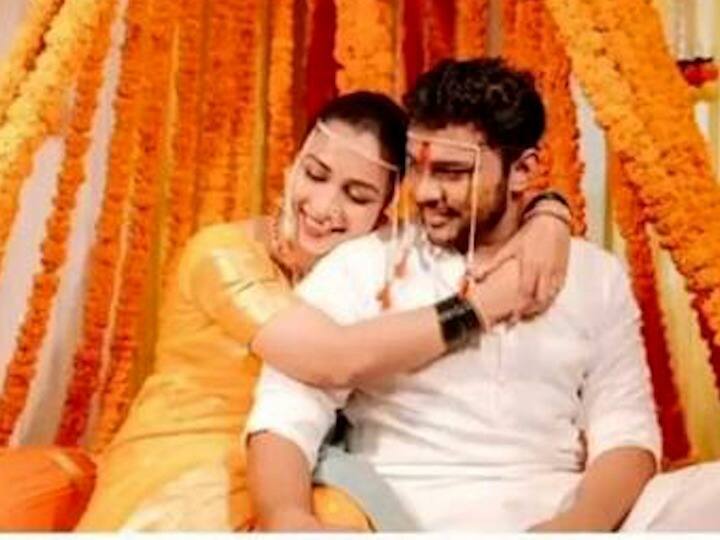 'माझ्या आयुष्यातली प्रत्येक गोष्ट सुंदर बनवणारी स्त्री' अशी कॅप्शन देत सुयशने साखरपुड्याचे फोटो शेअर केले होते.