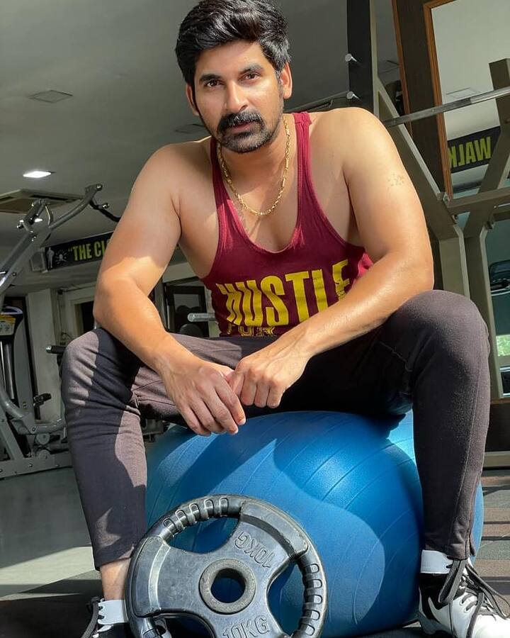 'हळवेसे' असे या गाण्याचे नाव असून हे गाणे जीवन मराठे व निकिता पुरंदरे यांनी स्वरबद्ध केले आहे.  (Photo:@AkshayWaghmare/IG)
