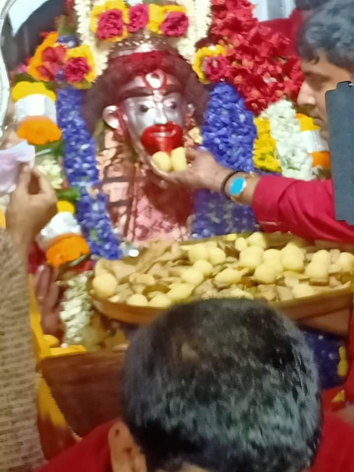 ভক্তদের জন্য খোলা মায়ের মন্দির। সন্ধ্যারতির পর বিগ্রহকে আবার ফিরিয়ে নিয়ে যাওয়া হয় মূল মন্দিরে। স্নান করিয়ে পরানো হয় নতুন সাজ। নতুন করে হয় অভিষেক। এদিন পূর্ণিমা পড়ে যাওয়ায় মহালক্ষ্মী রূপে পুজো করা হয় তারা মাকে।