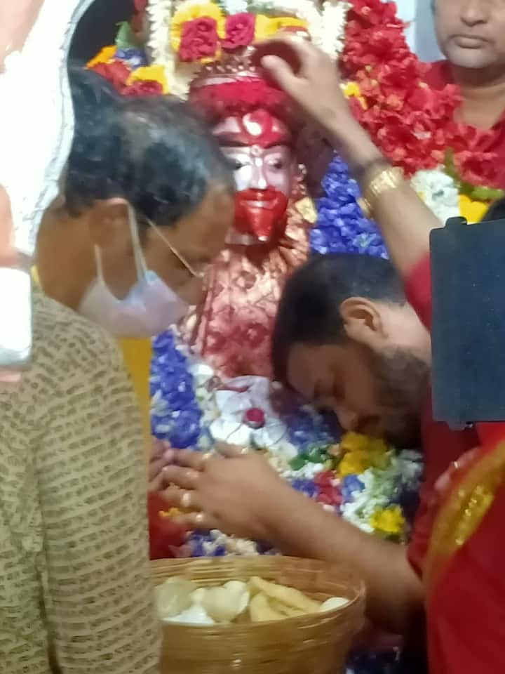 শারদীয়ার শুক্ল চতুর্দশী! প্রথা মেনে তারাপীঠে উদযাপন হল তারা মায়ের আবির্ভাব তিথি।বীরভূমের রামপুরহাট শহরের কাছেই সিদ্ধপীঠ তারাপীঠ। সাধক বামদেবের সাধনাক্ষেত্র।