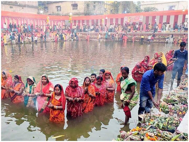 Chhath Puja 2021: छठ पूजा 2021 आने वाली है, इस बार छठ पर इन भक्ति गीतों ने मचायी है धूम