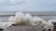 Digha: নিম্নচাপের চোখরাঙানি, দিঘা বেড়াতে গিয়ে জলে নামতে বাধা পেয়ে হতাশ পর্যটকরা | Bangla News