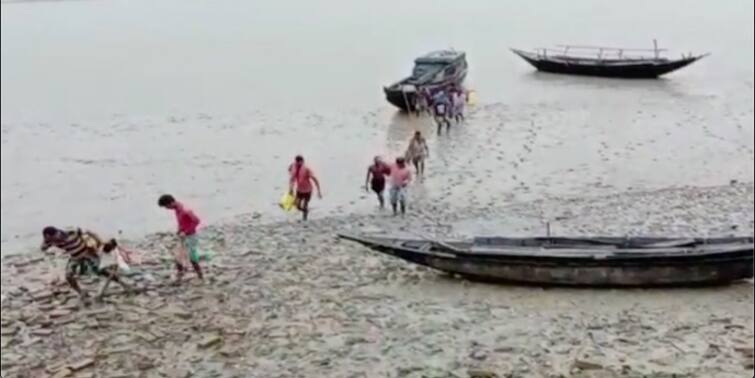 South 24 Parganas: 9 fishermen in boat capsize while fishing, shelter in trees for 2 days to save lives South 24 Parganas: মাছ ধরতে গিয়ে নৌকা উল্টে দুর্ঘটনার কবলে ৯ মৎস্যজীবী, প্রাণ বাঁচাতে ২ দিন গাছে আশ্রয়