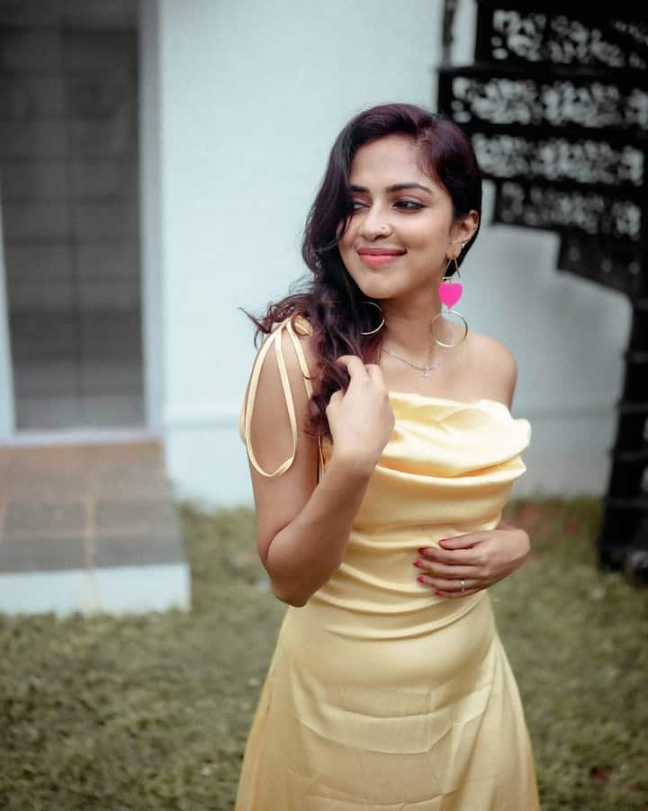 అప్సరస కాదు అమలాపాల్.. అందాల ఆరబోతలో ఆమె స్టైలే వేరు - Image Credit: Amala Paul/Instagram