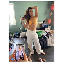 Raashi khanna: ఇష్టమైన డ్రెస్ కోసం ఓ రేంజ్ లో హాట్ షో చేసిన ఏంజిల్ ఆర్నా