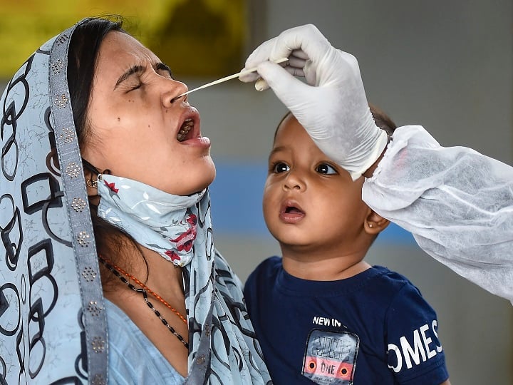 coronavirus cases today india reports 7774 new cases 306 deaths in last 24 hrs on sunday Coronavirus Updates : देशात मागील 24 तासांत 7774 कोरोनाबाधितांची नोंद, ओमायक्रॉनची काय स्थिती?