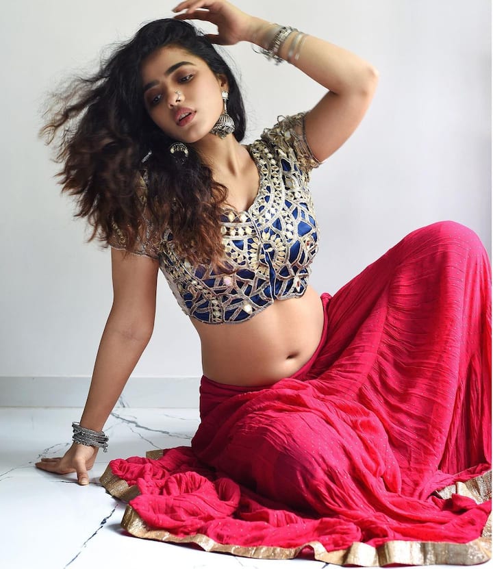 ‘రొమాంటిక్’ భామ కేతిక.. కుర్రకారుకు నిద్ర కరువే ఇక! - Image Credit: Ketika Sharma/Instagram