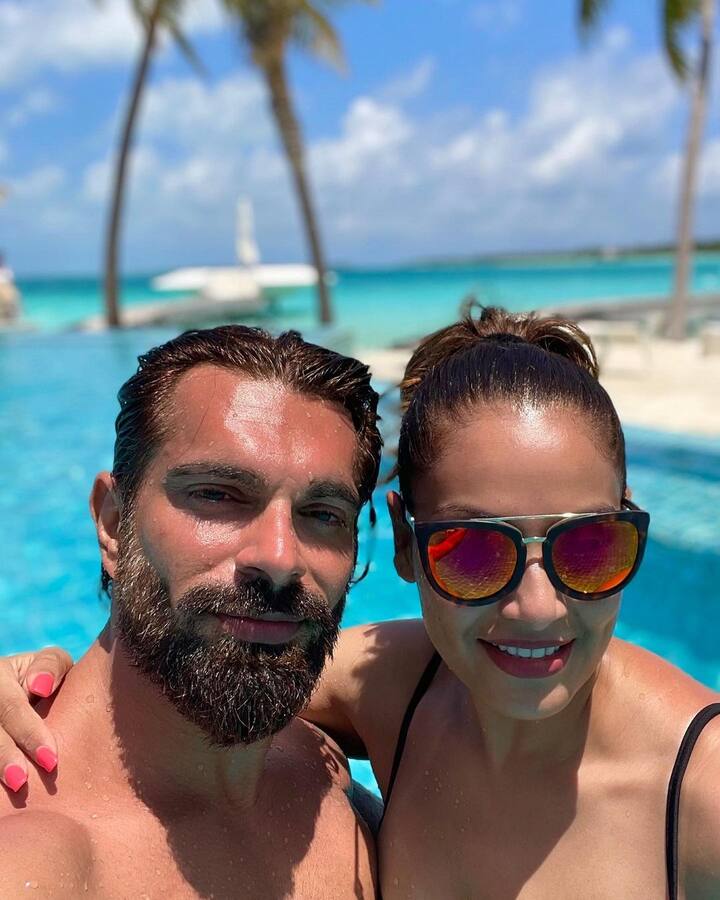 Bipasha and Karan are busy enjoying a romantic vacation, far away from the hustle and bustle of Mumbai. KSG dropped a series of photos wherein he can be seen chilling with his wifey.