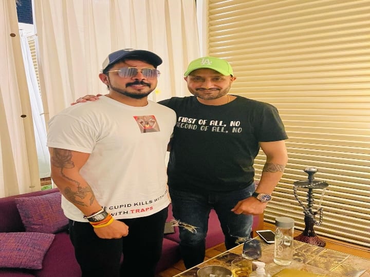 fast bowler s sreesanth posts a picture with harbhajan singh fans ...