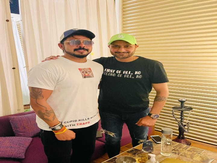 fast bowler s sreesanth posts a picture with harbhajan singh fans reaction Sreesanth ने Harbhajan के साथ शेयर की फोटो, फैन्स बोले- थप्पड़ याद है ना