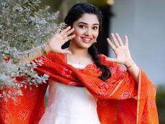 krithi shetty: కుర్రాళ్ల గుండెల్లో 'ఉప్పెన' సృష్టిస్తోన్న కృతి శెట్టి