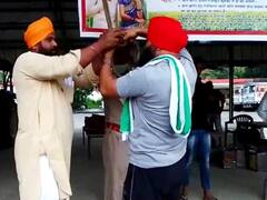 पीलीभीत: धान की खरीद ना होने से परेशान किसान ने की खुदकुशी की कोशिश, पुलिस ने बचाई जान