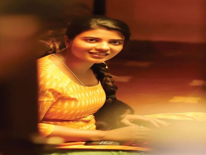 Actor aishwarya rajesh receives native sweets and savouries as pongal surprise ஐஸ்வர்யா ராஜேஷைத் தேடிவந்த பொங்கலோ பொங்கல் சீர்! - அப்படி என்ன ஸ்பெஷல்!