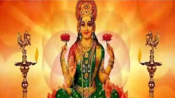 maa lakshmi ji pleased when chant mantra with this garland gives you wealth and money Lakshmi Ji: शुक्रवार के दिन इस माला से जाप करने से होगा चमत्कार, मां लक्ष्मी होगी प्रसन्न और बन जाएंगे धनवान