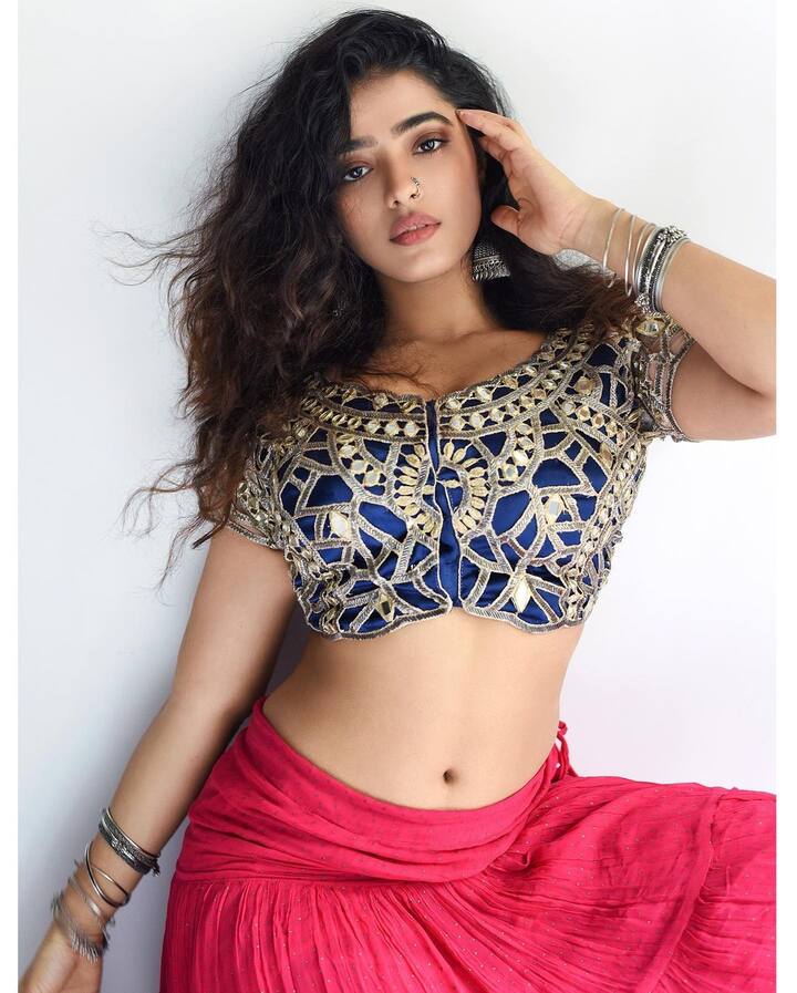 ‘రొమాంటిక్’ భామ కేతిక.. కుర్రకారుకు నిద్ర కరువే ఇక! - Image Credit: Ketika Sharma/Instagram