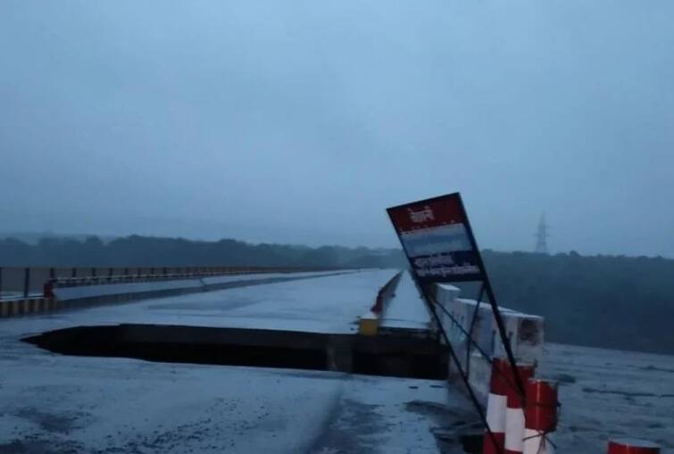 Uttarakhand Rain: bridge over Gaula River in Haldwani collapse watch video ઉત્તરાખંડમાં ભારે વરસાદના કારણે પૂલ ધોવાયો, બાઈક ચાલકનો થયો આબાદ બચાવ, વીડિયો